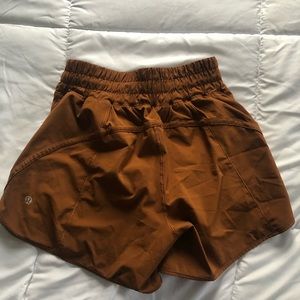 the cutest pair of lulus obsessed with this color! size 4 hotty hots